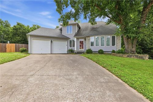 518 Edgewood Dr, Warrensburg, MO, 64093-2958 | Card Image