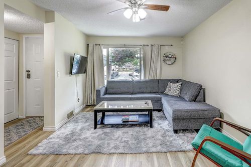 6928 134 St, Surrey, BC, V3W4S9 | Card Image