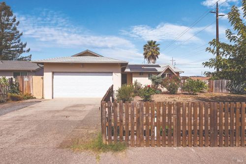 2615 Mohawk St, Santa Rosa, CA, 95403-3218 | Card Image