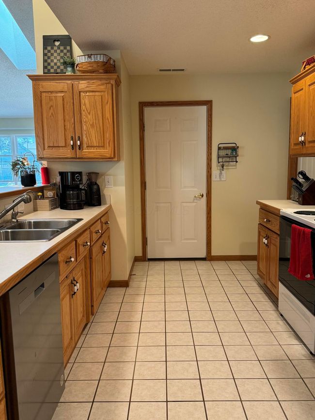 81 Fairway Dr, Condo with 2 bedrooms, 2 bathrooms and null parking in Mount Vernon OH | Image 11
