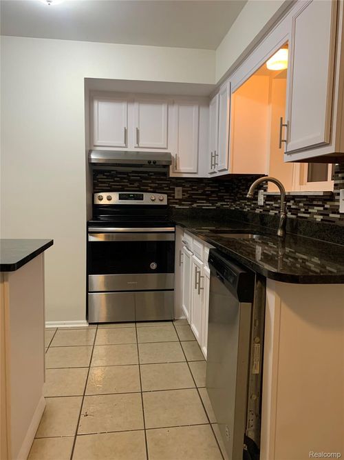 apt-18-2159 Decker Rd, Walled Lake, MI, 48390-2504 | Card Image