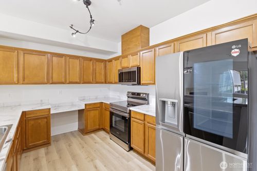 hh1028-14915 38th Dr Se, Bothell, WA, 98012-4233 | Card Image