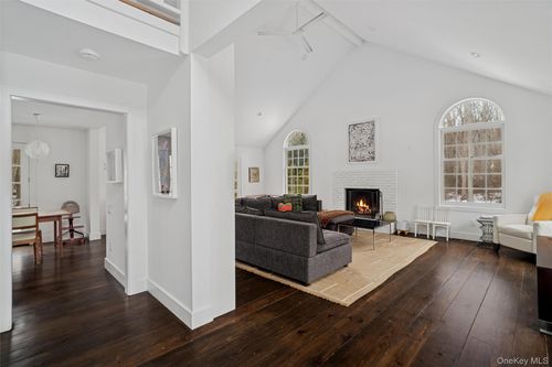 1008 Middle Line Hwy, Sag Harbor, NY, 11963-3827 | Card Image