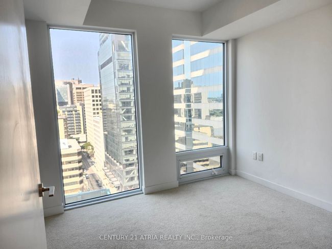 1602 - 238 Simcoe St, Condo with 1 bedrooms, 1 bathrooms and null parking in Toronto ON | Image 6