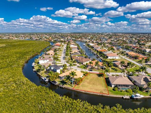 665 Macedonia Dr, PUNTA GORDA, FL, 33950-8012 | Card Image