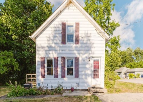 15 Hope Ct, West Warwick, RI, 02893-5916 | Card Image
