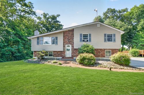 18 Pine Ridge Dr, Wappingers Falls, NY, 12590-5926 | Card Image