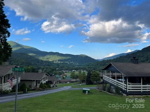 10 Onyx Ln, Maggie Valley, NC, 28751-8906 | Card Image