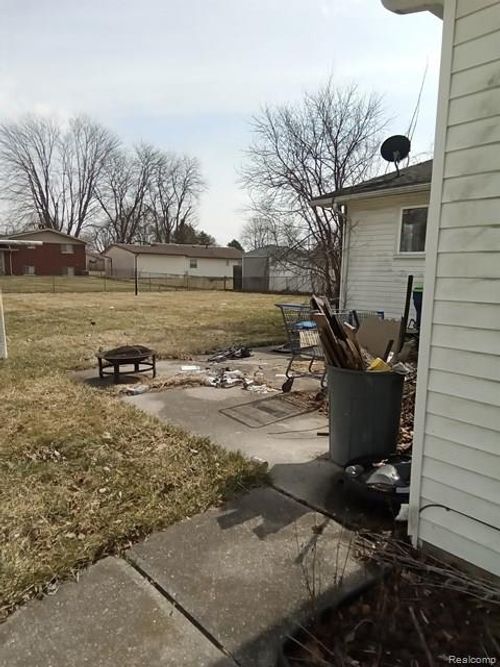 4141 Amelia Dr, Saginaw, MI, 48601-5004 | Card Image
