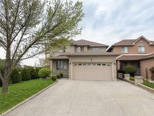 2 Pineridge Dr, Hamilton, ON, L9A5K2 | Card Image
