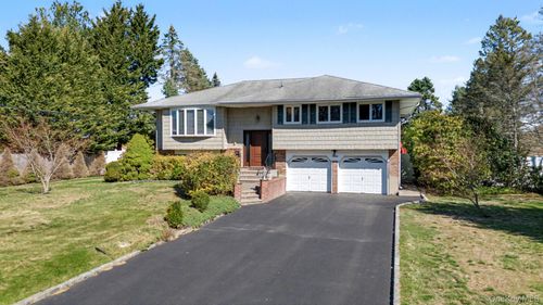 4 Basill Ln, E Northport, NY, 11731-4318 | Card Image