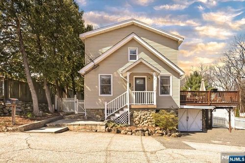 29 Sunset Ave, Butler, NJ, 07405-1527 | Card Image