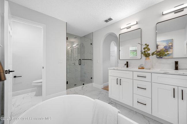 SEPARATE SHOWER AND PRIVATE ROOM | Image 18
