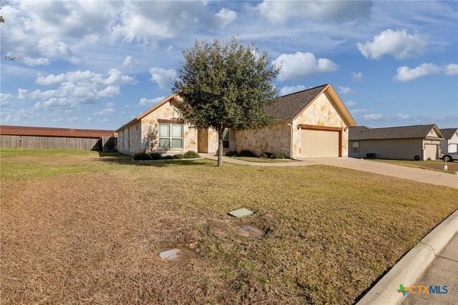 2502 Alamo St, House other with 3 bedrooms, 2 bathrooms and null parking in Gonzales TX | Image 30