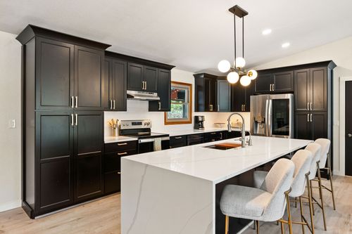 212 Sunrise Ln, Lakeside, MT, 59922-9669 | Card Image