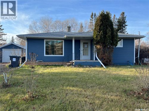 710 Main St, Esterhazy, SK, S0A0X0 | Card Image