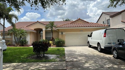 10769 Nashville Dr, Hollywood, FL, 33026 | Card Image