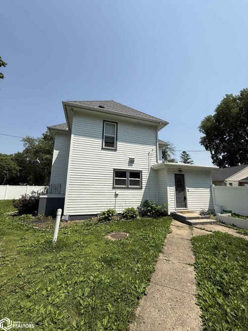 215 5th Ave Ne, Belmond, IA, 50421-1411 | Card Image