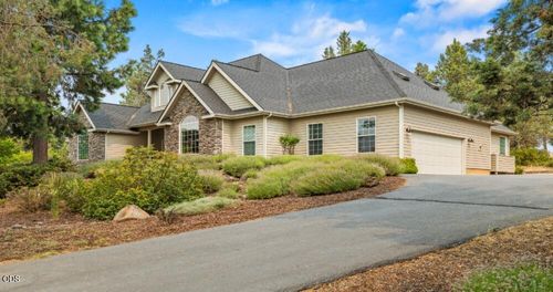 10847 Kestrel Road, Klamath Falls, OR, 97601 | Card Image