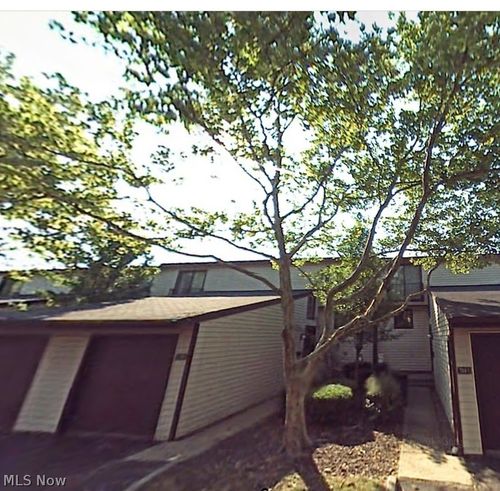 7381 Pine Ridge Ct, Middleburg Heights, OH, 44130-5518 | Card Image