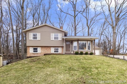 2226 Greenview Dr, Wyoming, MI, 49519-4227 | Card Image
