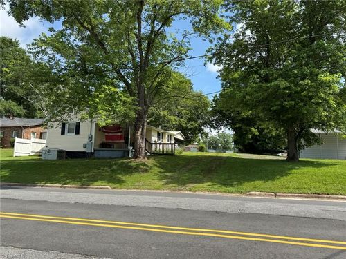 409 W Washington St, Mayodan, NC, 27027-2628 | Card Image