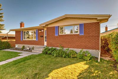 831 104 Ave Sw, House detached with 3 bedrooms, 2 bathrooms and 2 parking in Calgary AB | Image 2