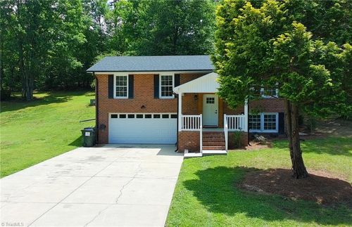 117 Kingswood Place Dr, Walnut Cove, NC, 27052-6889 | Card Image