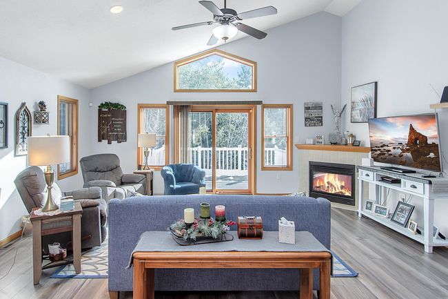 Gas fireplace and vaulted ceilings!! | Image 29