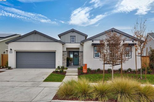 1371 Crescent Ave, Manteca, CA, 95336-8822 | Card Image