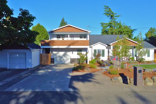 2204 Meals Dr, Medford, OR, 97501-4344 | Card Image