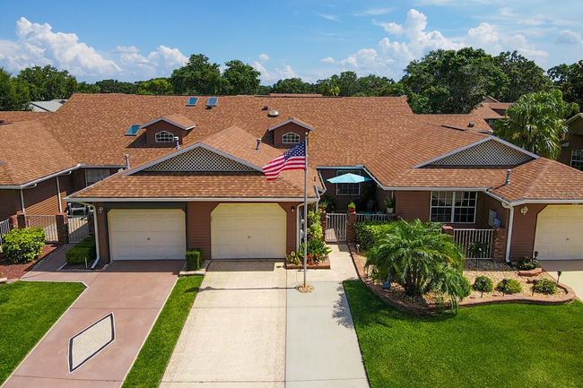 5512 Rosewall Cir, House other with 2 bedrooms, 2 bathrooms and null parking in LEESBURG FL | Image 5