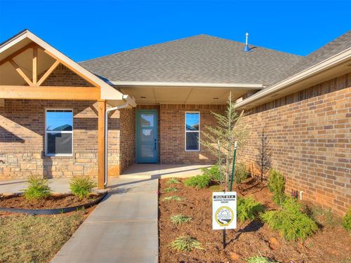 2915 Summit Hollow Cir, Norman, OK, 73071-4019 | Card Image