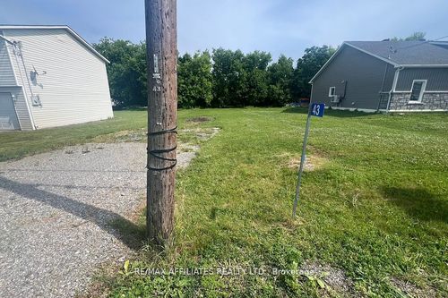 43 King St, Smiths Falls, ON, K7A3E2 | Card Image