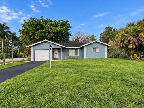 8001 Avondale Dr, Pompano Beach, FL, 33060 | Card Image