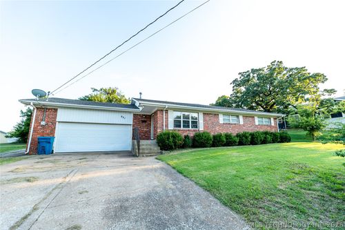 821 Ash St, Pawnee, OK, 74058-4023 | Card Image