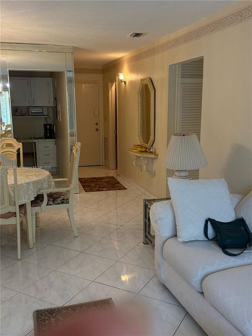 apt-203-1395 Ne 167th St, Miami, FL, 33162-2704 | Card Image