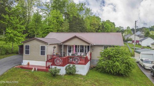 122 Miles Ln, La Follette, TN, 37766-5471 | Card Image
