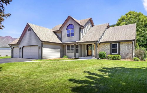 W178N10298 Whitetail, Germantown, WI, 53022 | Card Image