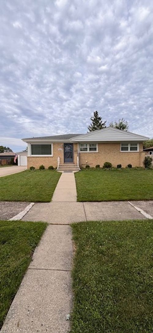 9317 Olcott Ave, Morton Grove, IL, 60053-1752 | Card Image