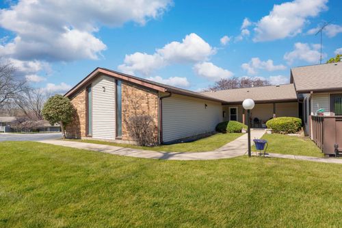 apt-a-5202 Winslow Cir, McHenry, IL, 60050-5083 | Card Image