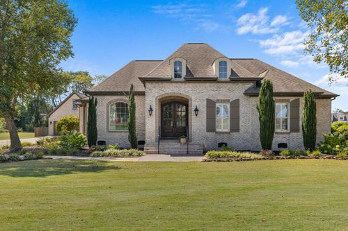 44 Holli Ln, Muscle Shoals, AL, 35661-5810 | Card Image