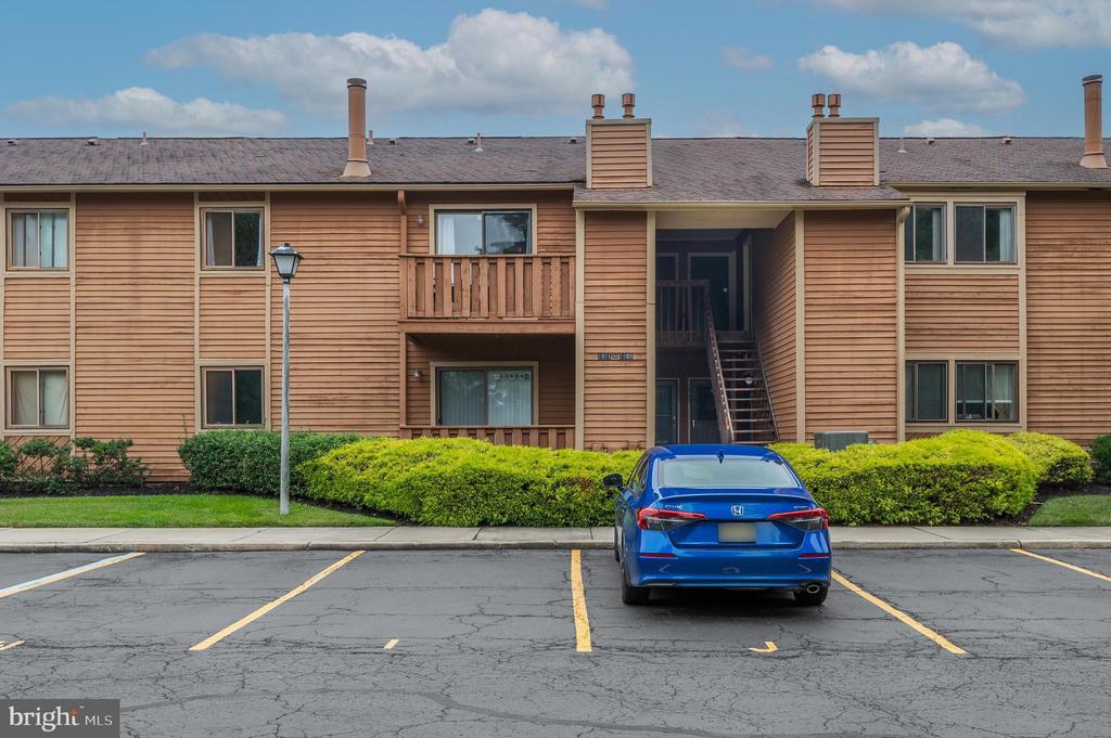 Woodhollow Dr, Marlton, NJ 08053