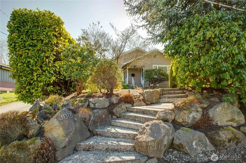 3015 W Emerson Street, Seattle, WA, 98199 | Card Image
