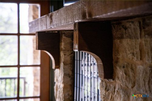 c204-371 W Lincoln St, New Braunfels, TX, 78130-4505 | Card Image