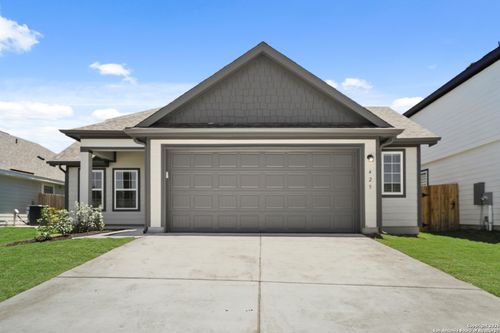 425 Lina Way, Seguin, TX, 78155-3333 | Card Image