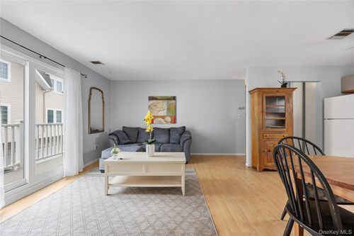 apt-8-116 Westend Ave, Freeport, NY, 11520-5252 | Card Image
