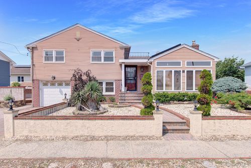 24 Pinehurst St, Lido Beach, NY, 11561-5023 | Card Image