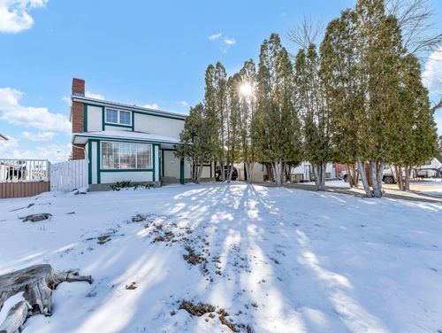 516 6 Ave Se, Redcliff, AB, T0J2P2 | Card Image