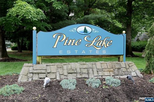 530a-30 Reagan Way, Twp Washingtn, NJ, 07676-4752 | Card Image